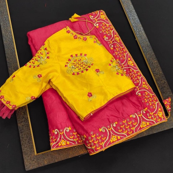 Salwar Kameez Dresses & Skirts - Beautiful Indian Saree with readymade blouse